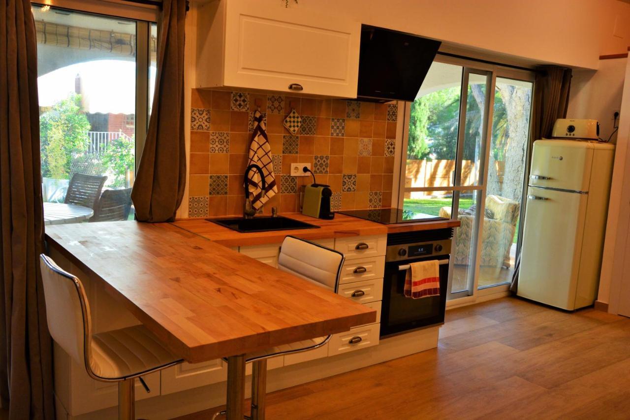 Villa Sitges El Ranch Amaizing Outdoor Areas Beaches At 5 Minutes Walk Sitges At 15 Min Drive Ac Pool Jacuzzi & Garden Xxl Calafell Buitenkant foto