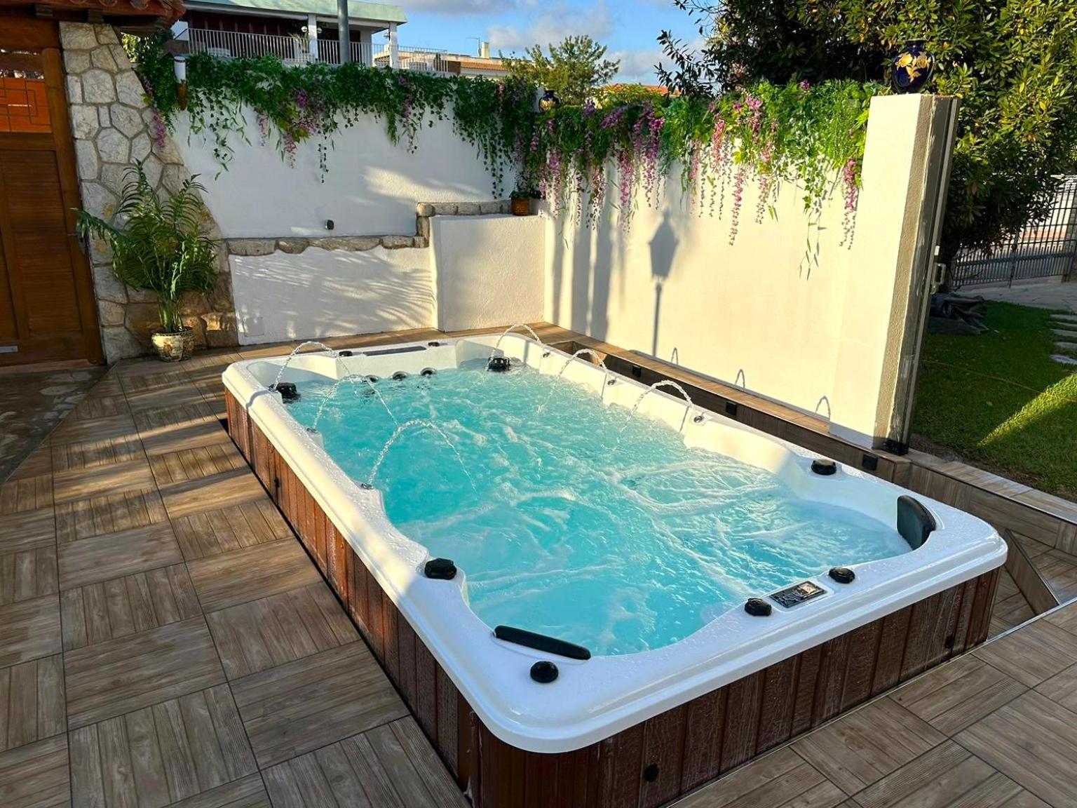 Villa Sitges El Ranch Amaizing Outdoor Areas Beaches At 5 Minutes Walk Sitges At 15 Min Drive Ac Pool Jacuzzi & Garden Xxl Calafell Buitenkant foto